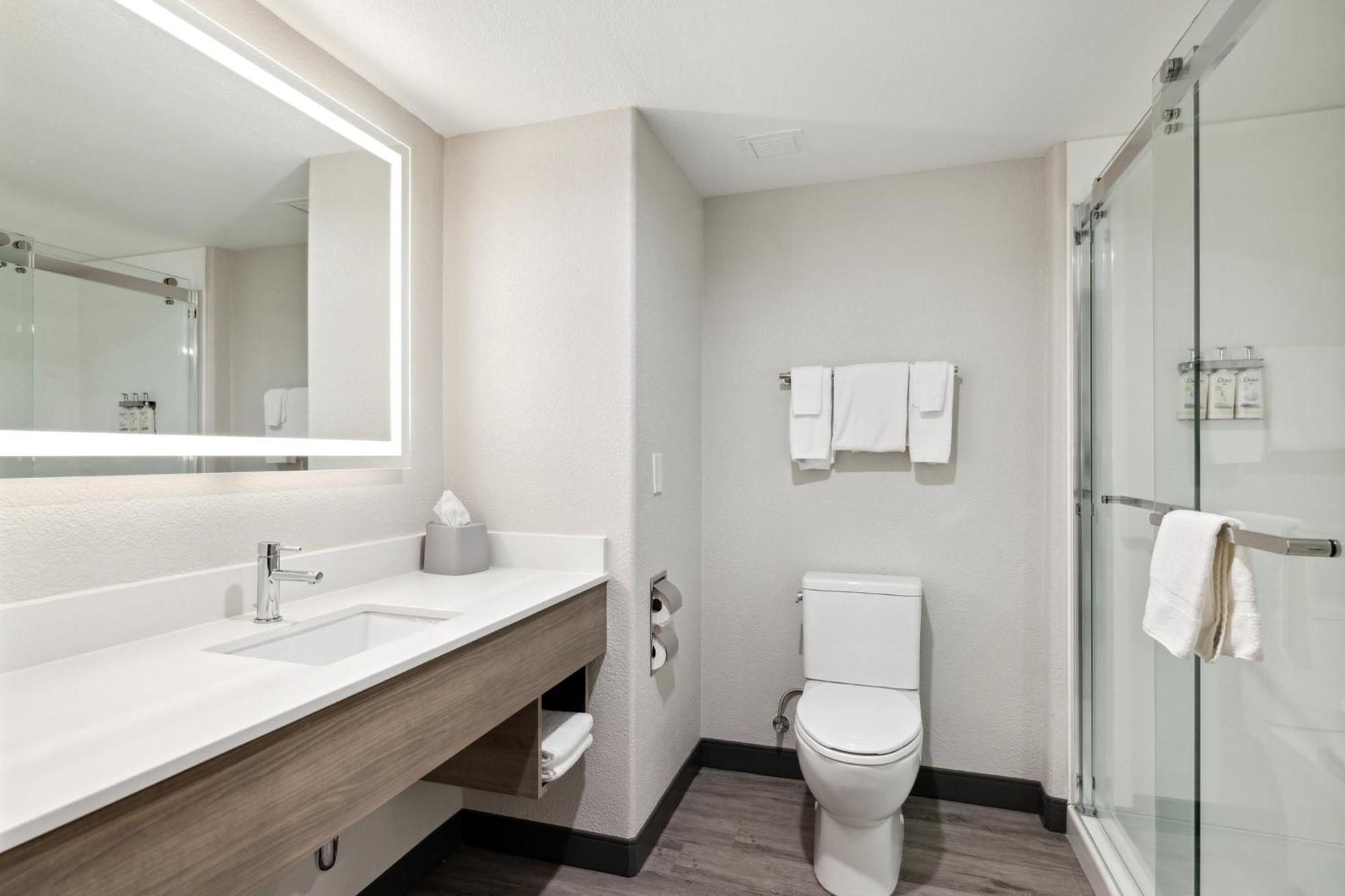 Express & By Ihg Hotel 2*