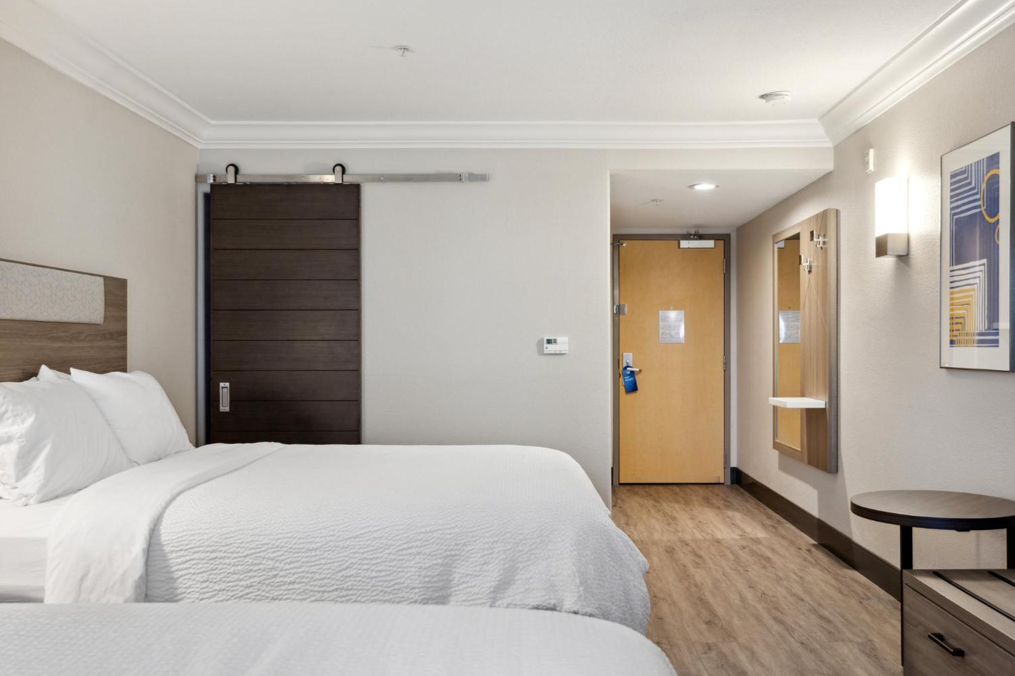Hotel Express & By Ihg 2*