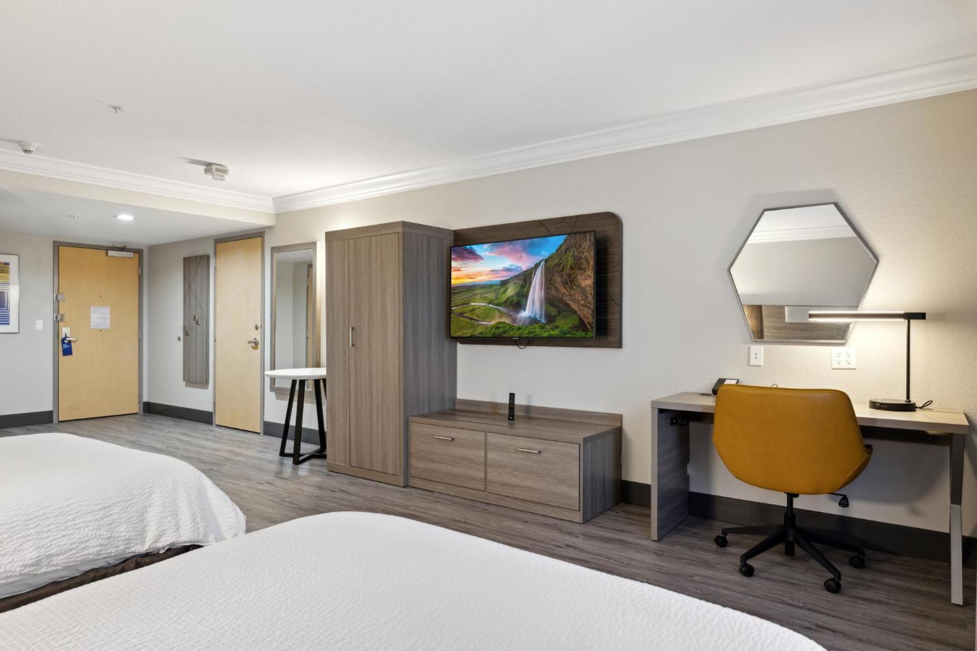 Express & By Ihg 2*