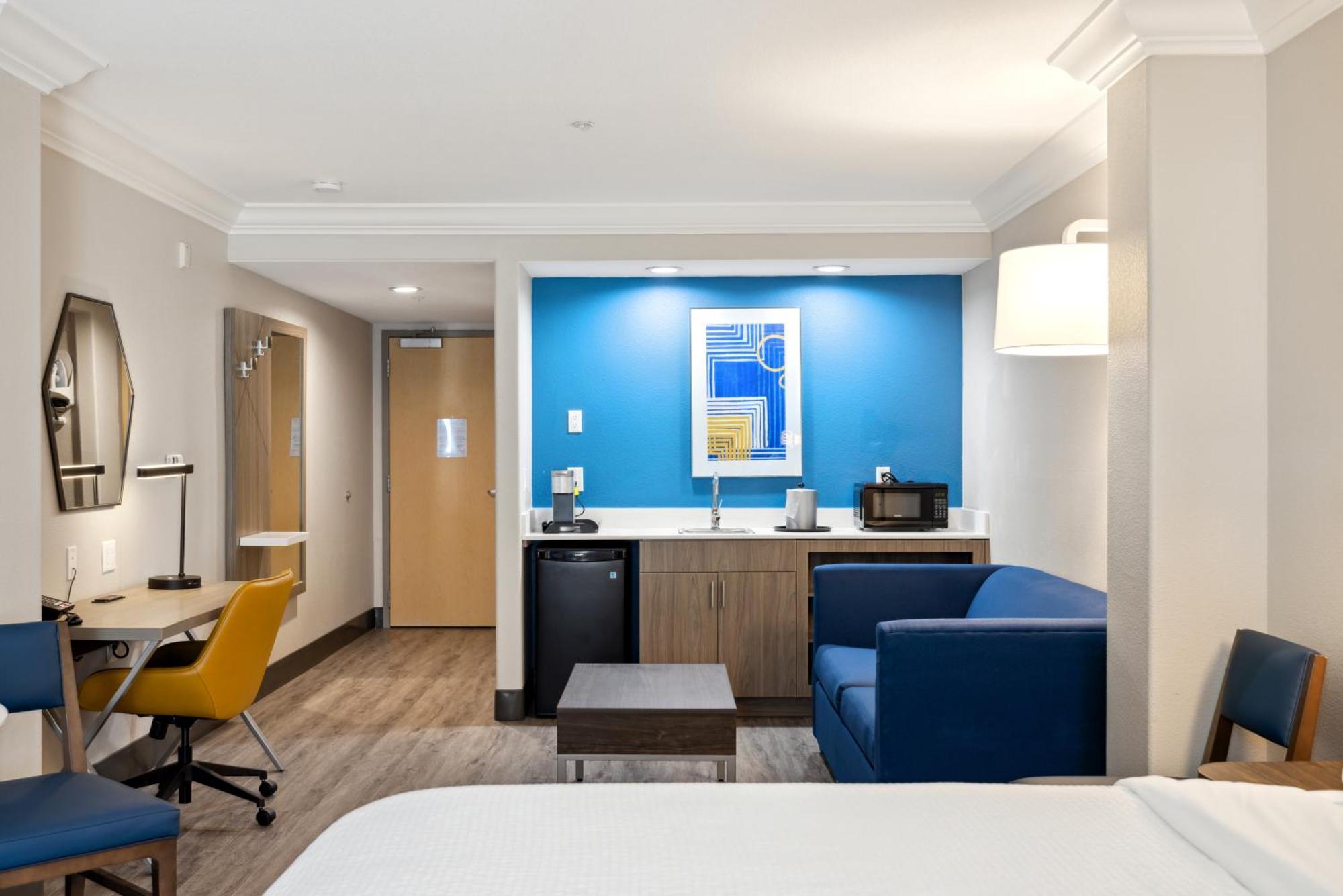 Hotel Express & By Ihg