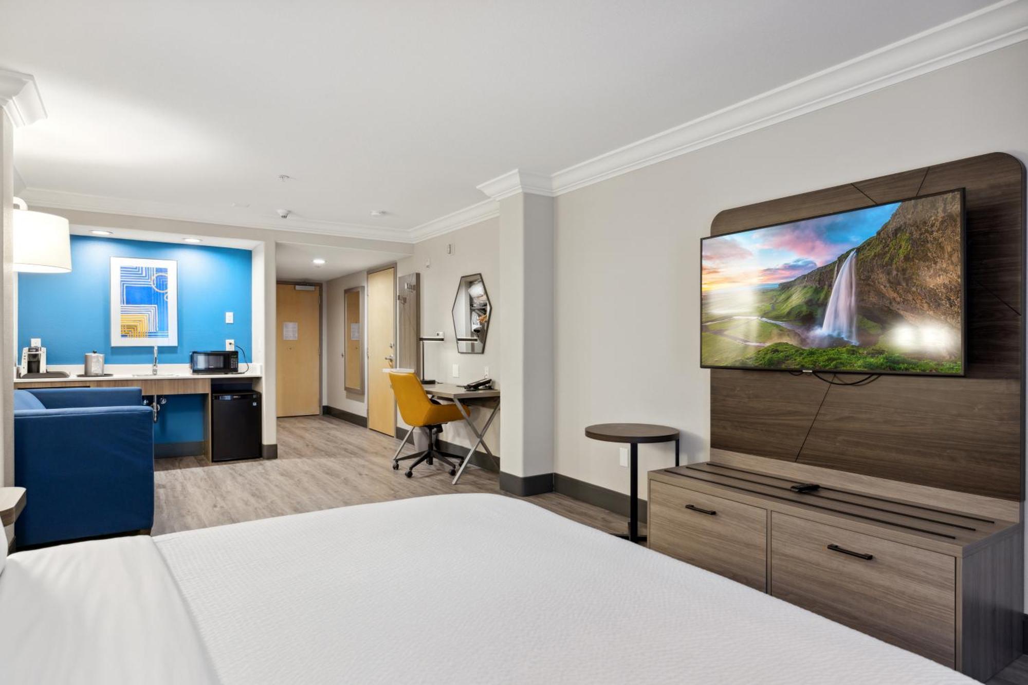 Hotel Express & By Ihg 2*