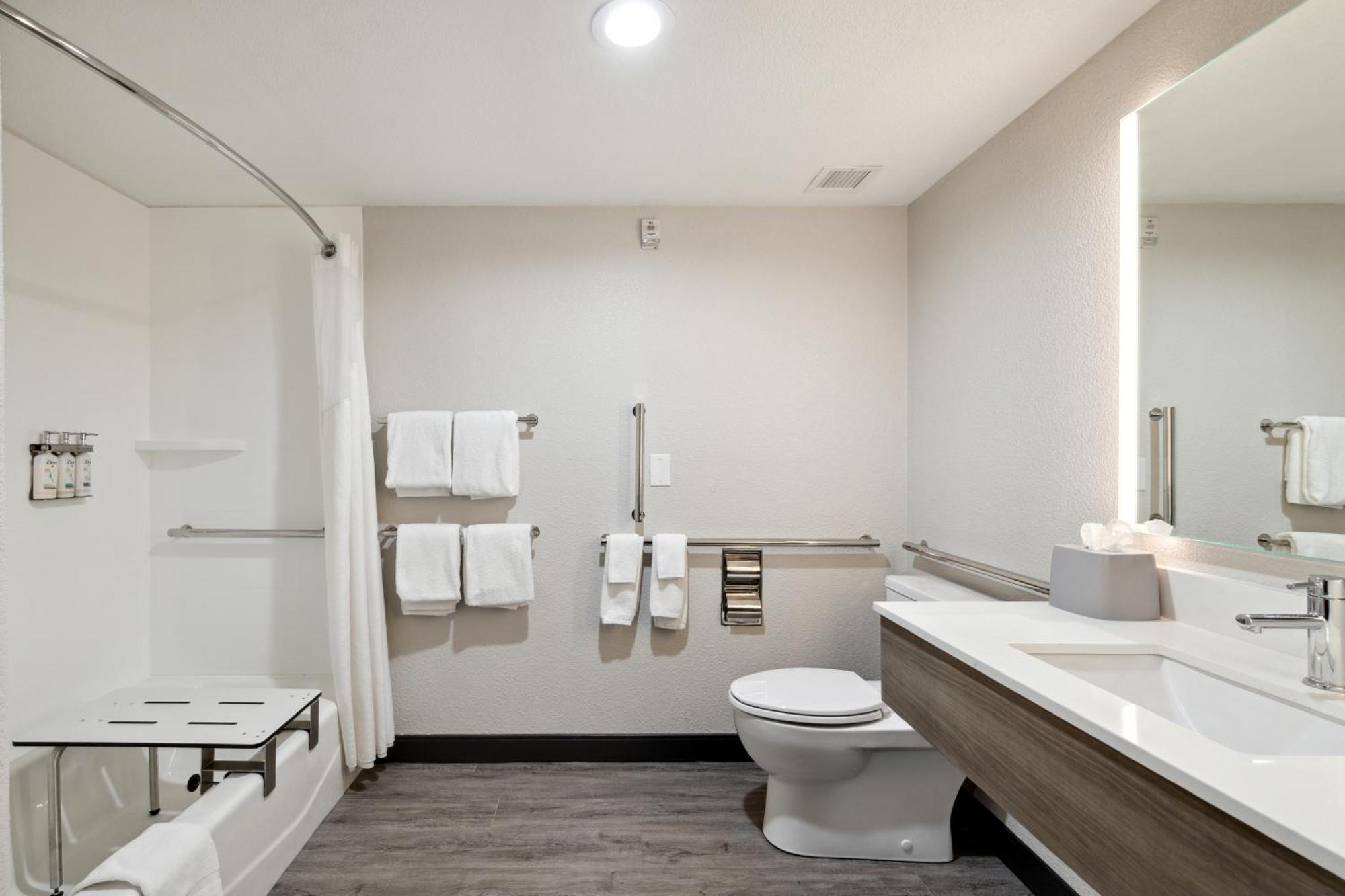Express & By Ihg 2*