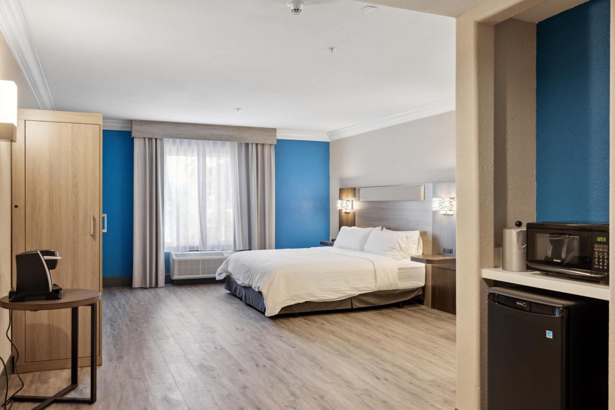 Hotel Express & By Ihg