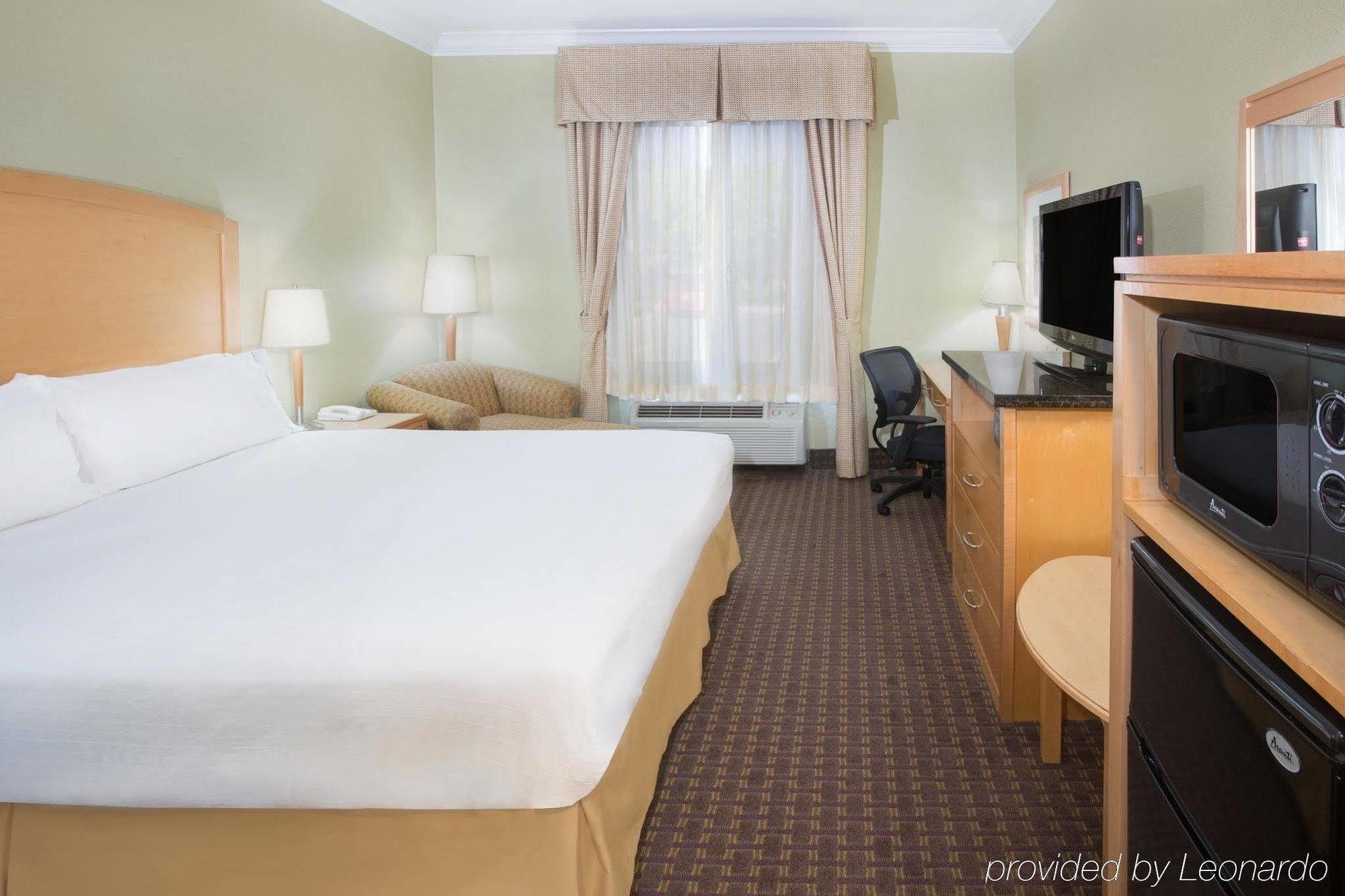Hotel Express & By Ihg
