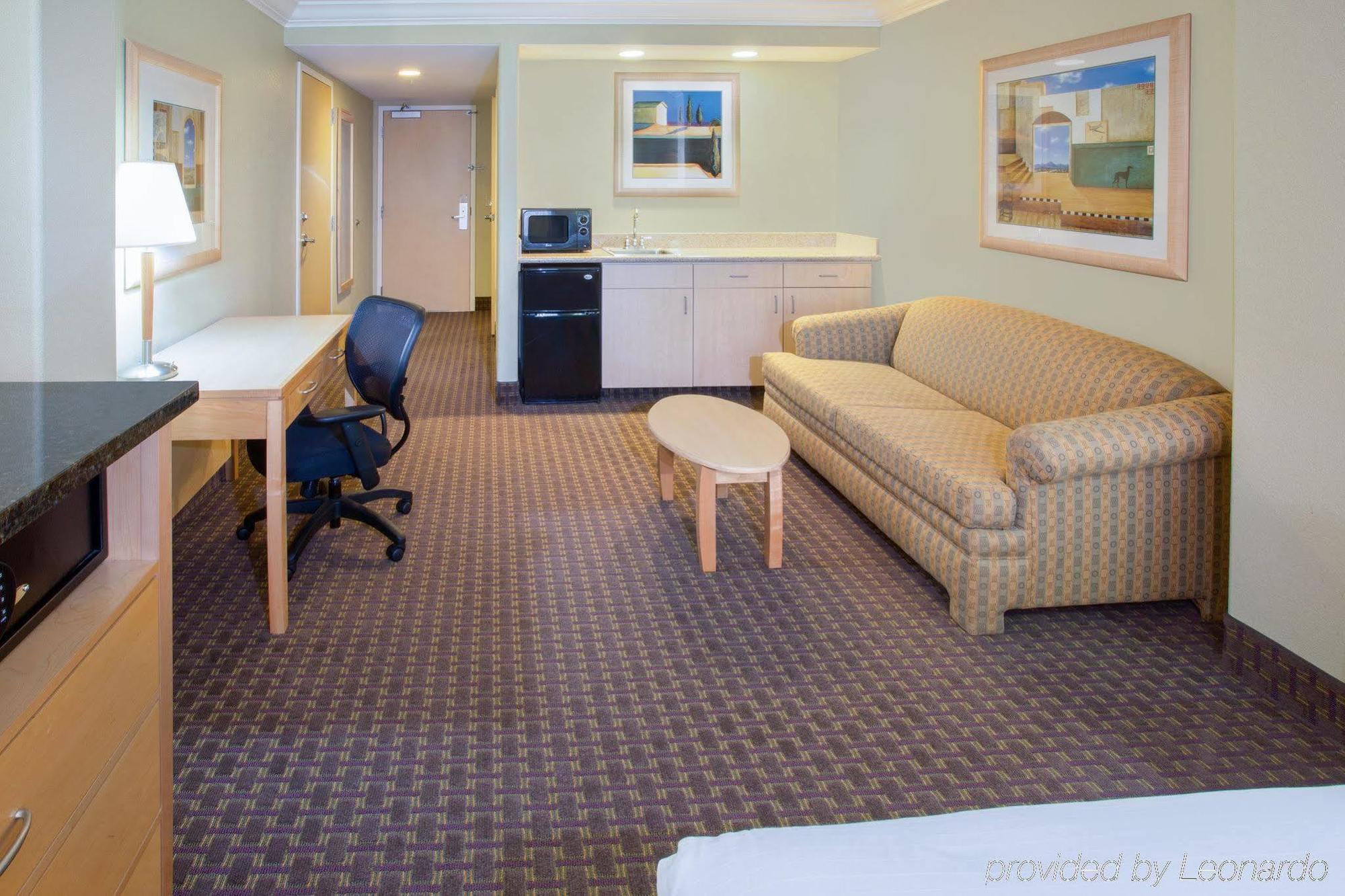 Hotel Express & By Ihg