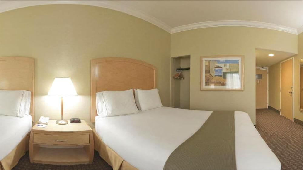 Express & By Ihg Hotel